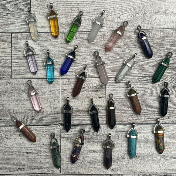 Lot of 24 Crystal & Stone Pendants NEW - Picture 1 of 4